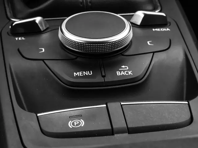 Audi Q2 30 TFSI 115pk Design 2019 Benzine 38