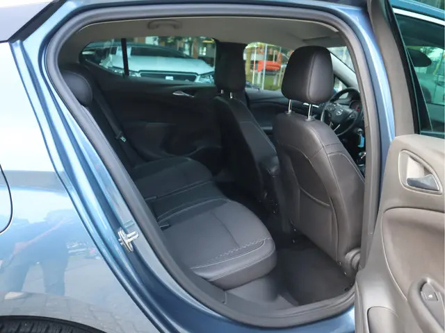 Opel Astra 1.4 150 PK Innovation 2017 Benzine 26