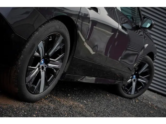 BMW iX xDrive40 Excellence 77 kWh 2022 Elektrisch 12