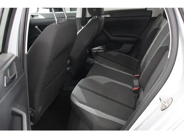 Volkswagen Polo 1.0 TSI 110pk Highline 2021 Benzine 12
