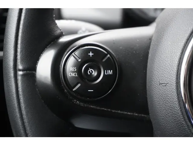 MINI 5-Deurs Cooper C 2020 Benzine 24