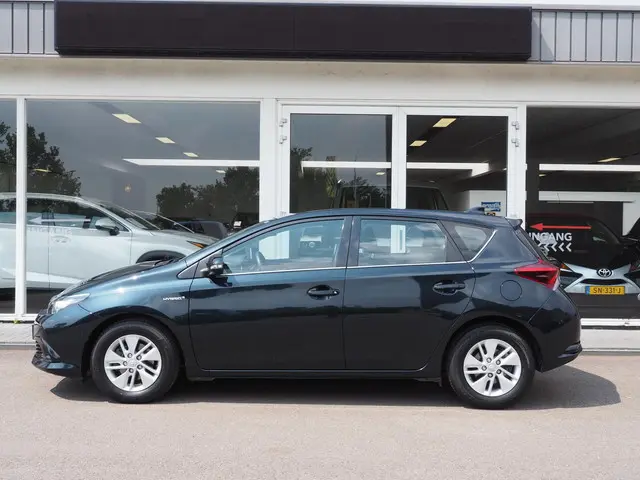 Toyota Auris 1.8 Hybrid Now 2017 Hybride Benzine 5
