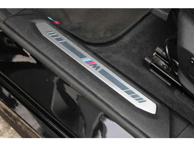 BMW 1 Serie 120i High Executive Edition 2021 Benzine 27