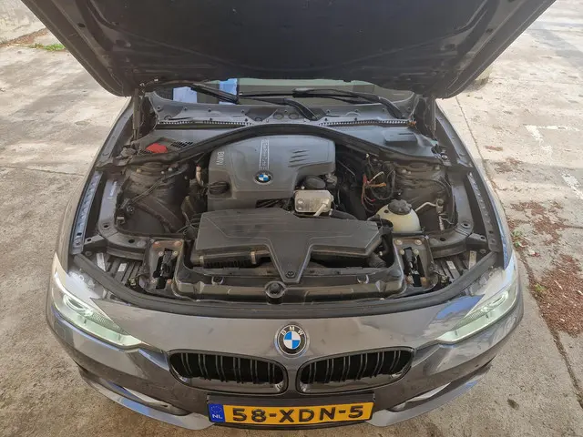 BMW 3 Serie 328i Executive 2012 Benzine 56