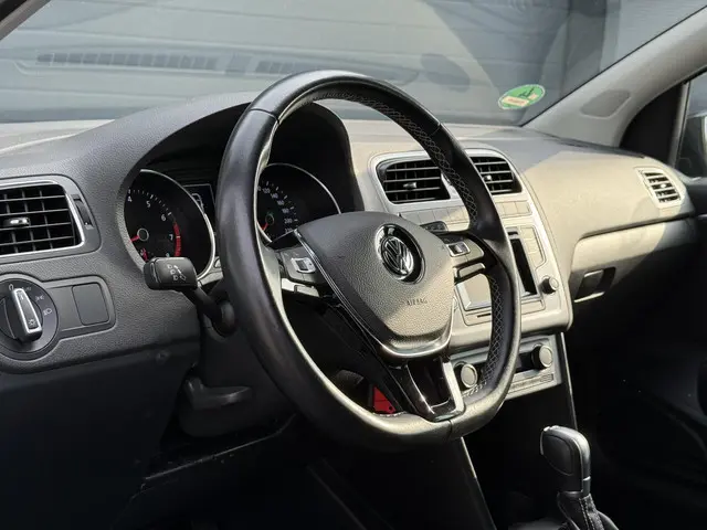 Volkswagen Polo 1.2 TSI Comfortline 2015 Benzine 6