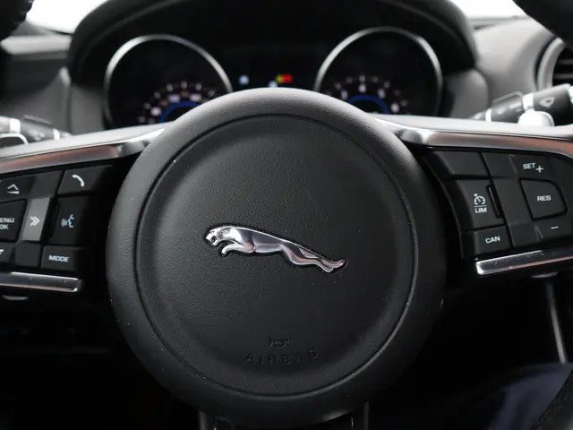 Jaguar XE 2.0T 200 PK AUT. R-SPORT *59.280 KM* 2019 Benzine 52