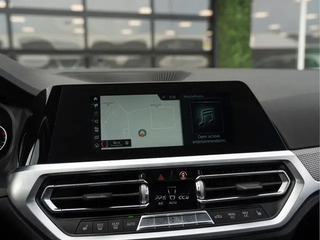 BMW 3 Serie 320i High Executive 2019 Benzine 20