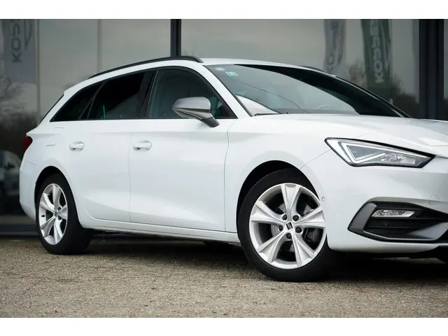 SEAT Leon Sportstourer 1.5 eTSI FR 2021 Benzine 24