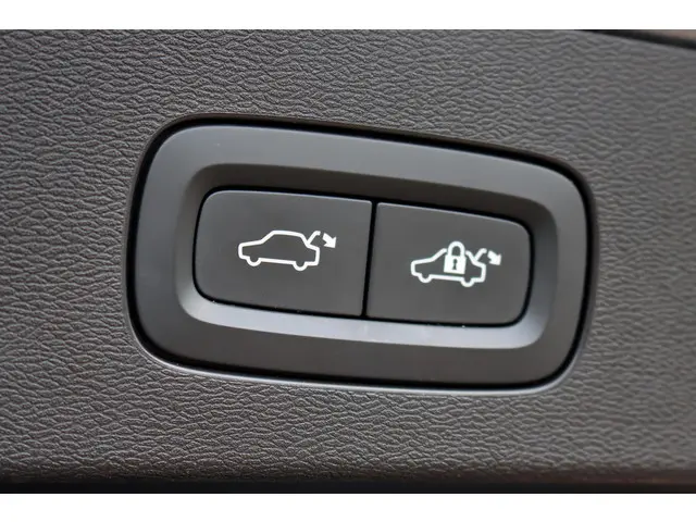Volvo V60 2.0 B4 R-Design Aut8 | 2021 Benzine 25