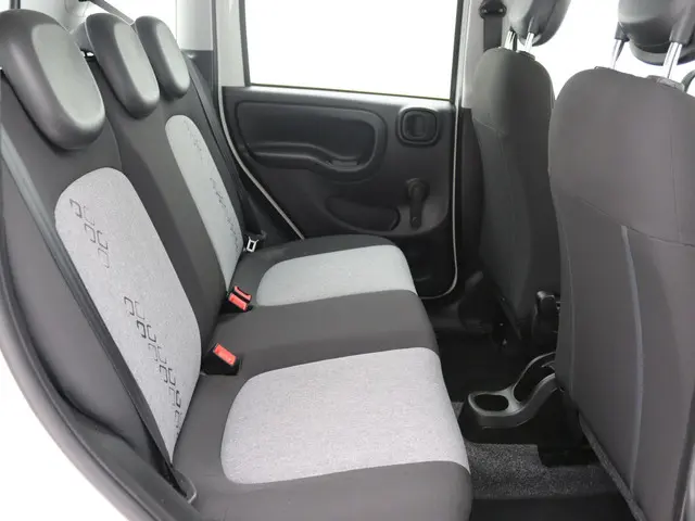 Fiat Panda 0.9 TwinAir Lounge 2017 Benzine 13