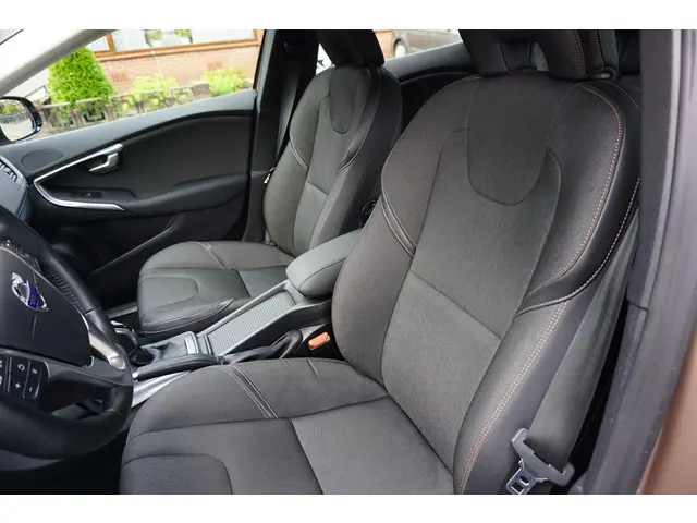 Volvo V40 Cross Country 1.6 T4 Momentum 2014 Benzine 10