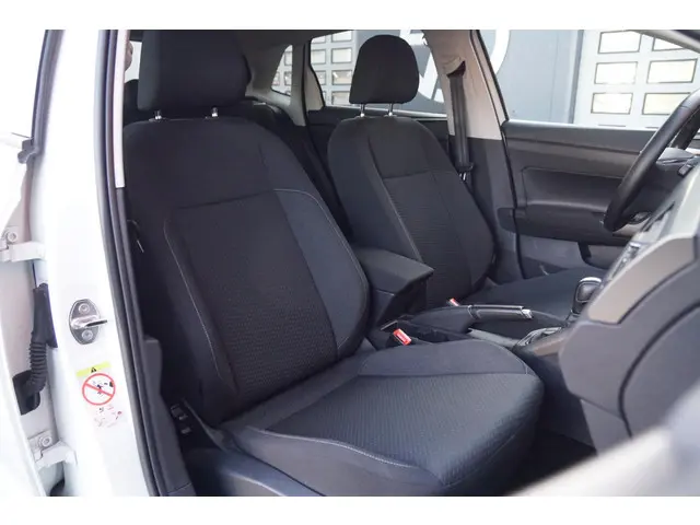 Volkswagen Polo 1.0 TSI Comfortline 2021 Benzine 37