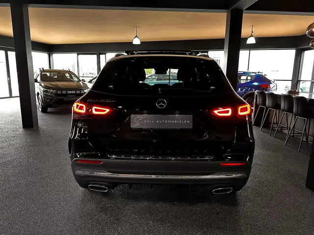 Mercedes-Benz GLA 250 e AMG Line 2023 Hybride Benzine 12