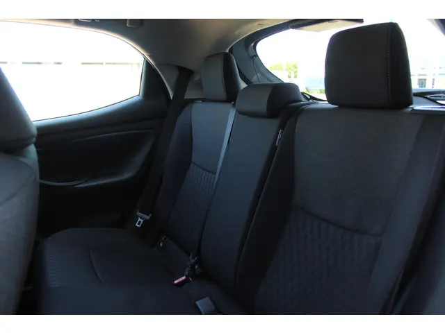 Toyota Yaris 1.5 Hybrid Active 2022 Hybride Benzine 15