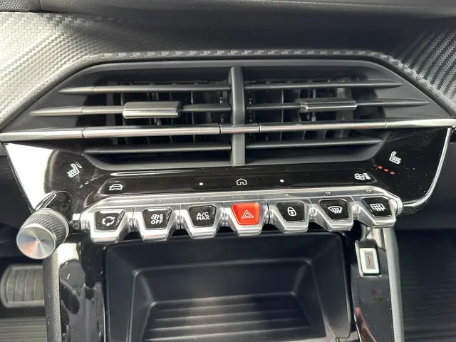Peugeot 208 1.2 Hybrid 110 e-DCS6 Style 2025 Benzine 28