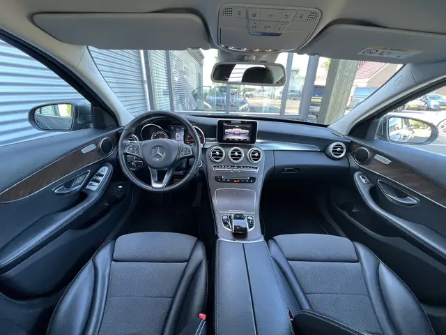 Mercedes-Benz C-Klasse 180 Premium Plus 2018 Benzine 3