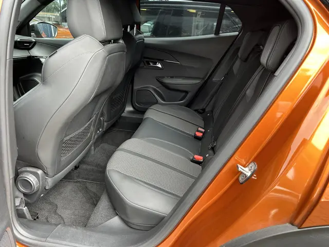 Peugeot 2008 1.2 Turbo 130 PK GT-Line 2020 Benzine 31
