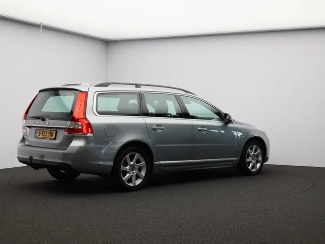 Volvo V70 T4 Nordic+ 2014 Benzine 2