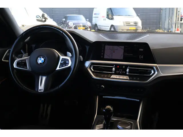 BMW 3 Serie Touring 318i Business Edition 2021 Benzine 10