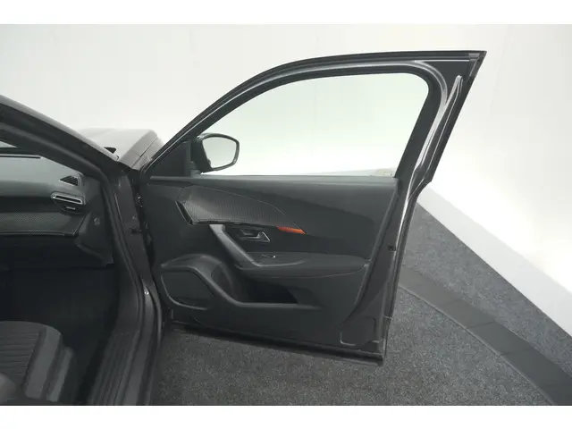 Peugeot 2008 PureTech 130 Active 2023 Benzine 60