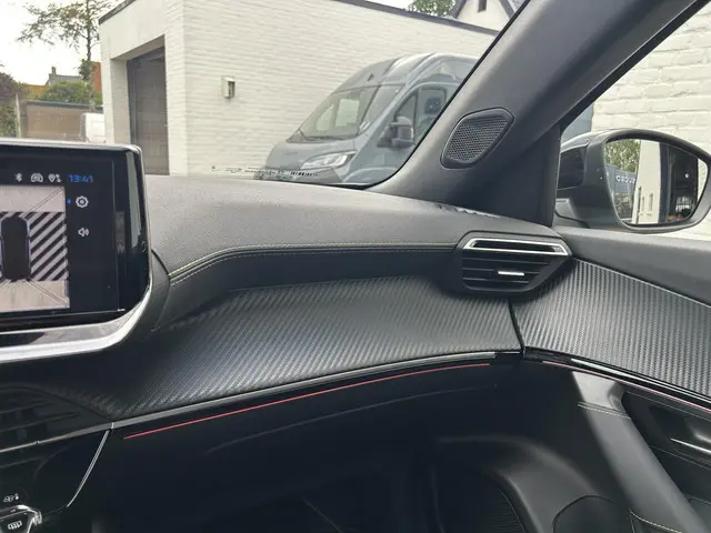 Peugeot 2008 1.2 Hybrid 145 GT 2025 Hybride Benzine 13