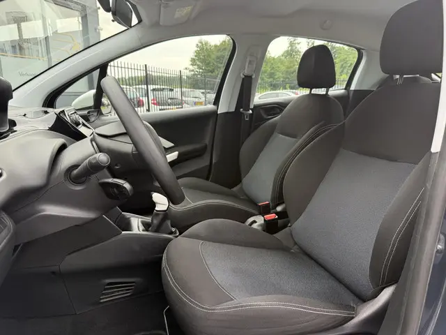 Peugeot 208 1.2 PureTech Like 2018 Benzine 6