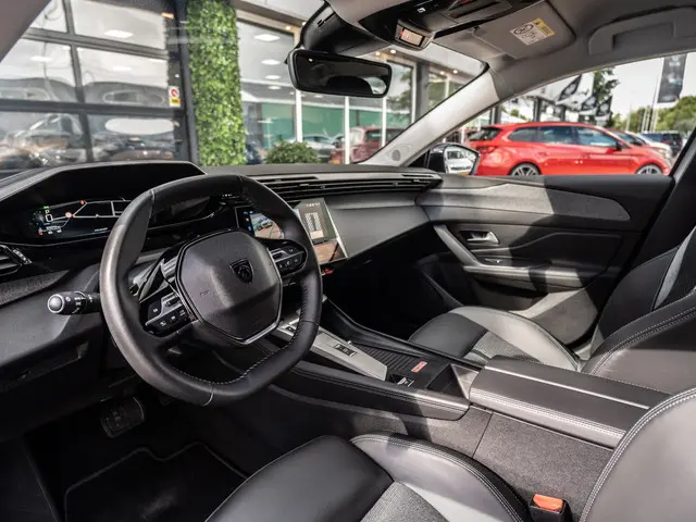 Peugeot 308 YHZT-D21700 2024 Diesel 14