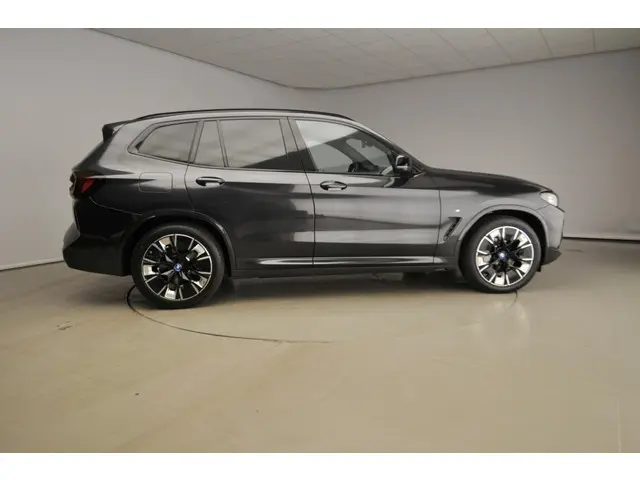 BMW iX3 High Executive Edition 80 kWh 2025 Elektrisch 4