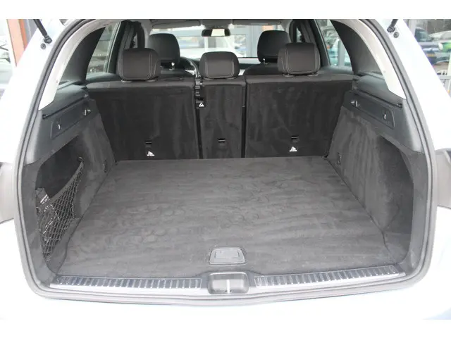 Mercedes-Benz GLC 250 4MATIC Business 2017 Benzine 15