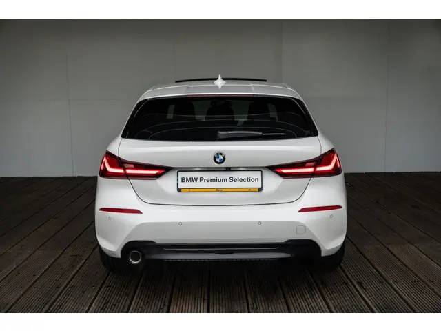 BMW 1 Serie 5-deurs 118i 2024 Benzine 4