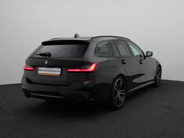 BMW 3 Serie Touring 318i 2021 Benzine 2