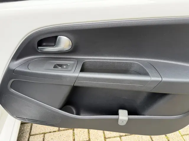 Volkswagen up! 1.0 move up! BlueMotion 2015 Benzine 12