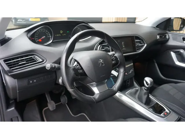 Peugeot 308 1.2 131pk 5Drs PureTech Allure 2016 Benzine 19