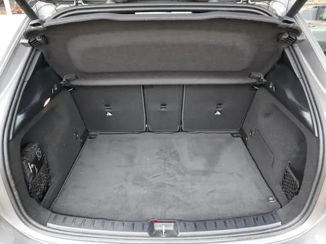 Mercedes-Benz GLA 250 e AMG line 2024 Hybride Benzine 7