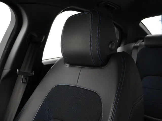 Jaguar XE 2.0T 200 PK AUT. R-SPORT *59.280 KM* 2019 Benzine 26