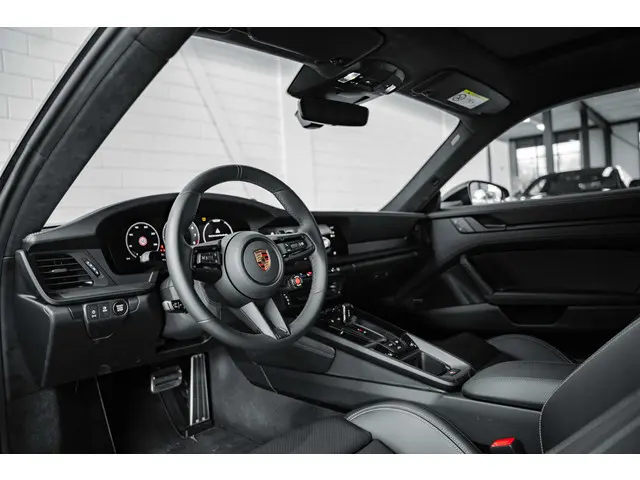 Porsche 911 Carrera GTS 2025 Benzine 21