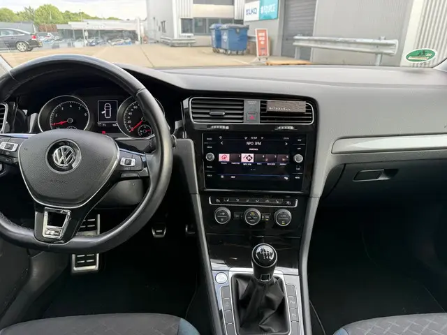 Volkswagen Golf Variant 1.0 TSI Highline 2019 Benzine 14