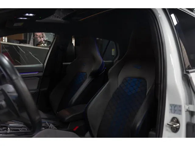 Volkswagen Golf 2.0 TSI R 4Motion 2022 Benzine 11