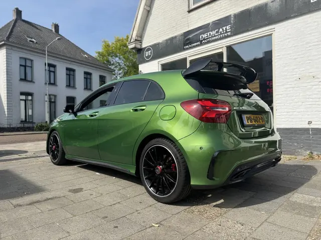 Mercedes-Benz A-Klasse 180 Bus. Sol. AMG 2017 Benzine 6