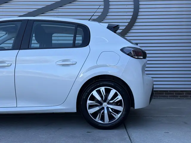 Peugeot 208 1.2 PureTech Active 2020 Benzine 8