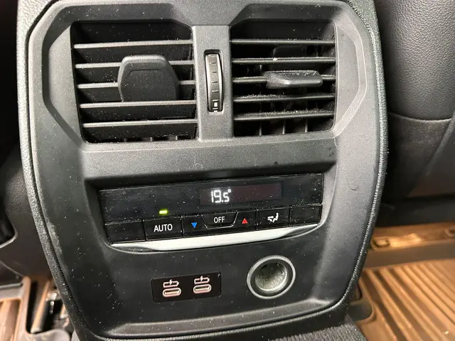 BMW 3 Serie 330e 2020 Hybride Benzine 24