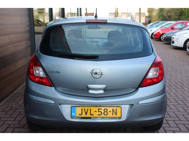 Opel Corsa 1.2-16V Selection 2013 Benzine 10