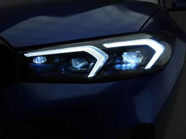 BMW 3 Serie Touring 320i 2024 Benzine 43