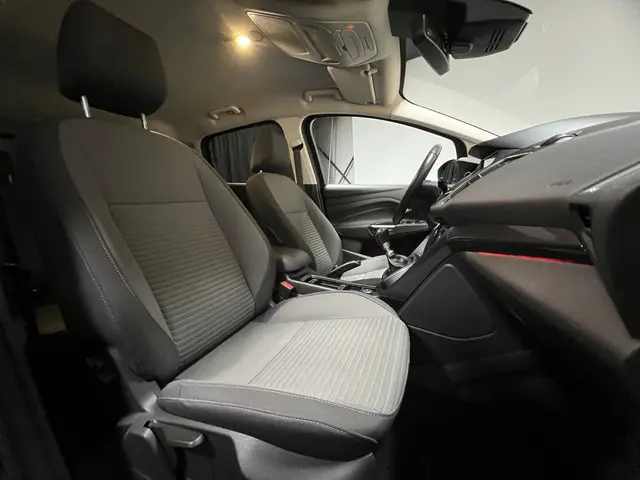 Ford C-MAX 1.5 Titanium 2018 Benzine 39