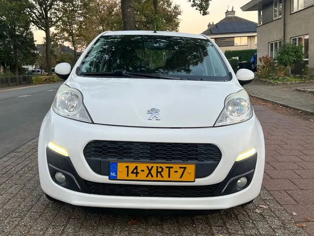 Peugeot 107 1.0 EXCLUSIVE NL-AUTO-NAP 2012 Benzine 51