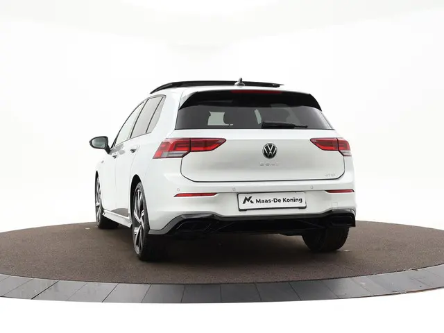 Volkswagen Golf 1.5 eTSI 150pk DSG R-Line 2023 Benzine 23