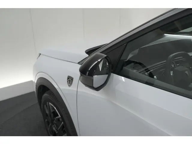 Peugeot 3008 Hybrid 136 e-DSC6 GT 2024 Hybride Benzine 28