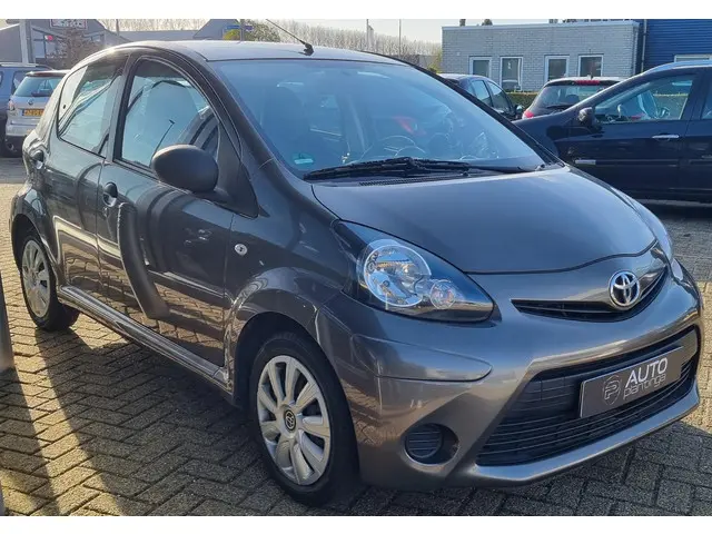 Toyota Aygo 1.0 VVT-i Now 2013 Benzine 4