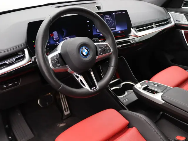 BMW X1 xDrive25e 2023 Hybride Benzine 10