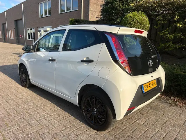 Toyota Aygo 1.0 VVT-i x-now 2017 Benzine 4